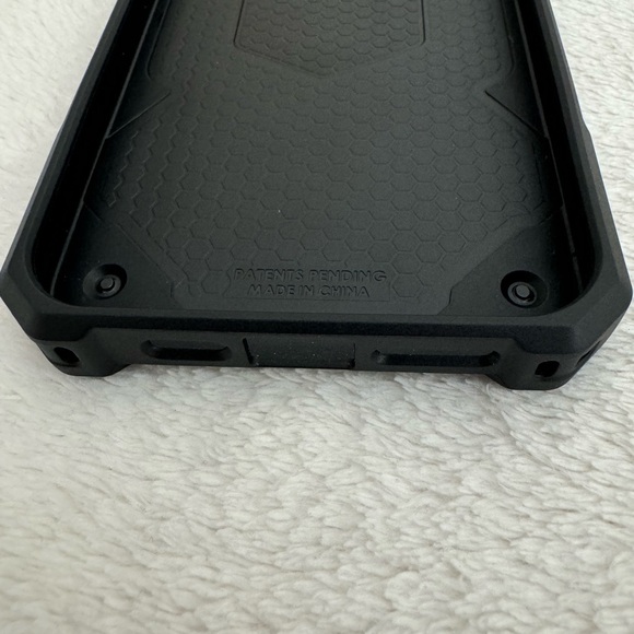 UAG - Monarch Pro Magsafe Case For Apple Iphone 15 Pro Max - Carbon Fiber - Picture 3 of 8